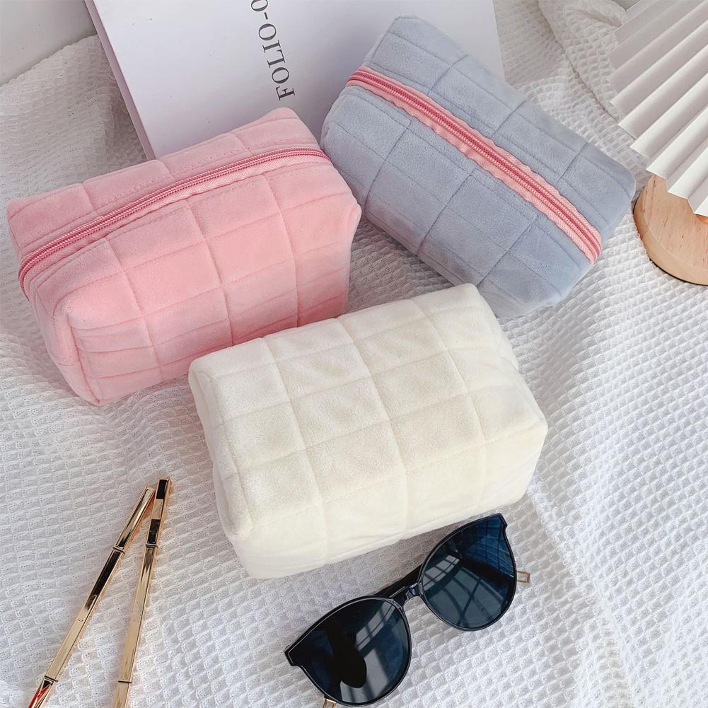 Beauty Makeup Women - Tas Makeup Bulu Halus Lucu Untuk