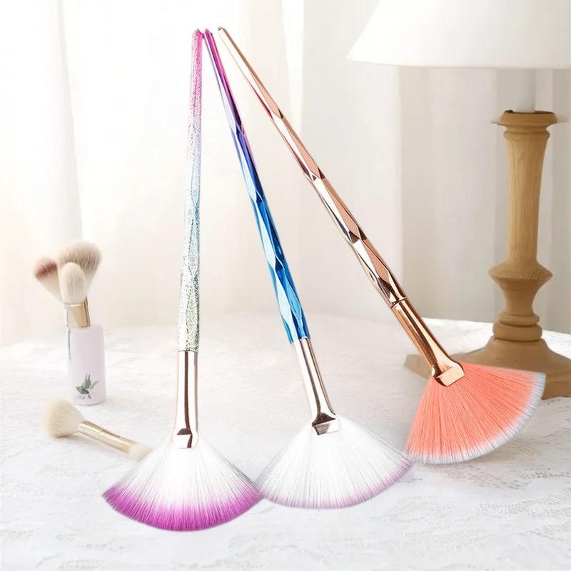 Kuas Rias Wajah Bentuk Kipas B - Beauty Queen Makeup ulasan dan harga